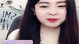 jin xinh bunny live show full face while talking in casual chat