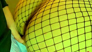 Young Brunette Seduces Lucky Guy with Oral Fun