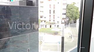 Trio Real Entre Dos Amigas Preciosa Milf Italiana Muy Tetona Y Su Amiga Joven Española Follando Y Chupando El Pollon De Víctor Bloom Increíble