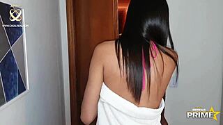 18-year-old gives pussy to delivery guy Alex Lima