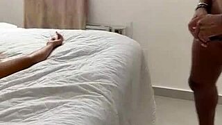 morena pediu massagem e ganhou esperma na cara 😈