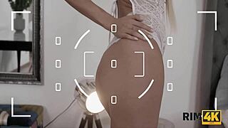 rim4k model says a rimjob is exactly what the photographer wants