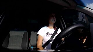 a motorista tarada seduziu o cara no mato