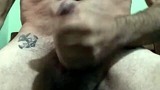 Vontade de gozar! Sexy gay close up action with intense desire!