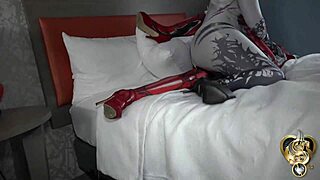 Venomous cosplay catfight turns into a bound ebony showdown