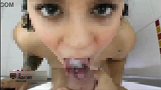 Cogí tan duro a mi hermanastra que chorreo con squirt