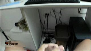 Cogí tan duro a mi hermanastra que chorreo con squirt