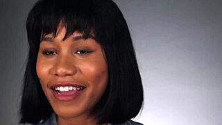 black goddess jenna foxx masturbates her trimmed pussy!