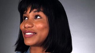 black goddess jenna foxx masturbates her trimmed pussy!