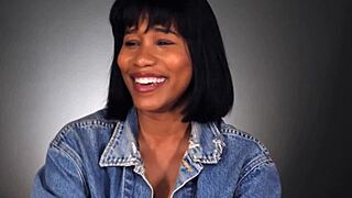 black goddess jenna foxx masturbates her trimmed pussy!