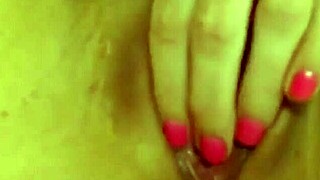 Chatting with a redhead girl on webcam sharing her solo moments.