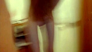 Pretty Vendy tries out her new vibrator