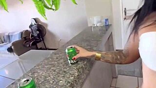 Minha vizinha me chamou, Conserta minha pia, e enfiei minha mangueira nela