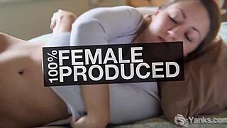 sandy bottoms teases with yanks in sexy glasses