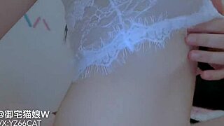 Chinese Retro Blue Film Star Dominates in Classic Scene