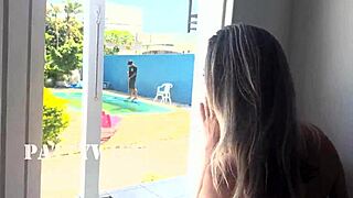 wife gives pussy to neighbor