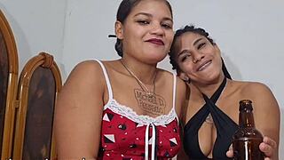 Tigresavip chupa a bucetinha da miia com tesão e fazem sexo gay?