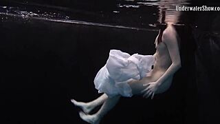 Andrejka amazes with underwater moves. This Czech brunette shines in bikini at the pool.