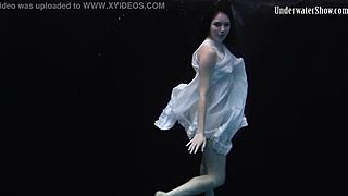 Andrejka amazes with underwater moves. This Czech brunette shines in bikini at the pool.