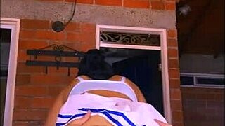 la hijastrastra estaba tan estrecha que él tenía que ir despacio para no lastimarla pero una vez que ella se relajaba se entregaba por completo