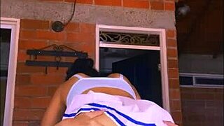 la hijastrastra estaba tan estrecha que él tenía que ir despacio para no lastimarla pero una vez que ella se relajaba se entregaba por completo