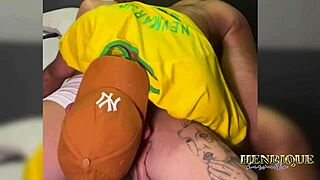 Torrei o jogador caval�o do time advers�rio ele sofreu no meu pau grosso igual uma putinha