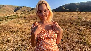 Wow! I’m pounding a wet pussy in the fresh air with a skinny blonde!