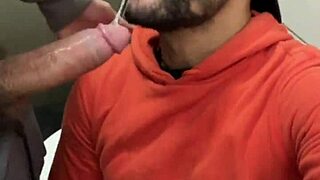 Casado dotado me fodeu no banheiro puto meteu com tudo sem cuspe - full sheer com