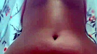 Me cojo a la amiga tetona de mi novia en la azotea