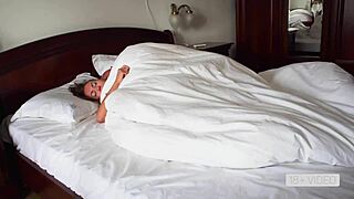 Amateur couple enjoys passionate morning together 😊