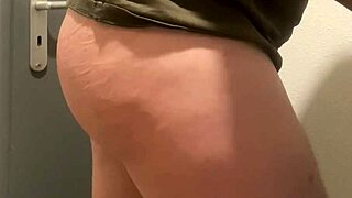 Teen boy, how do you like playing with your ass using that toy?