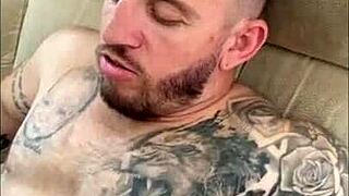 Patroa gostosa bebe leitinho do mini funcionario