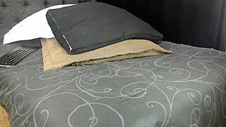 Amateur Brunette Inserts Toy On Live Cam HD?