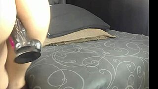 Amateur Brunette Inserts Toy On Live Cam HD?