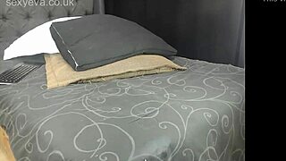 Amateur Brunette Inserts Toy On Live Cam HD?