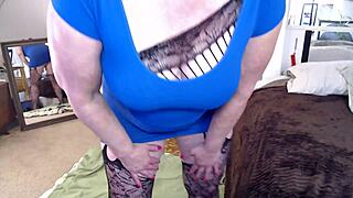Dawnskye1962 invites you to stroke with J O I today. Join me in hot lingerie fun.