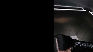 I nailed my neighbor’s hot milf stepmom in the gym elevator in Medellin.