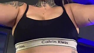 training at gym made me horny sweat drippin to wet pussy 😍
