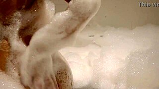 วัยรุ่นไทยเปิดห้องเย็ดกันคาอ่างในโรงแรม