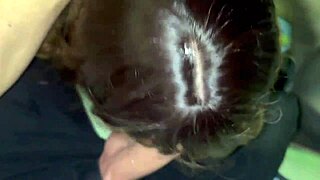 compañera de cuarto culona me chupa la verga y se traga mi leche a cambio del alquiler