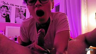 Meia-irm� � minha boneca sexual gozando dentro com creampie