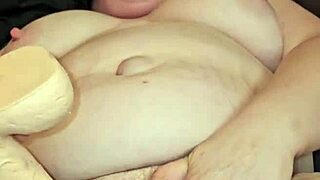 wet pussy gets foot fucked!