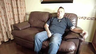 Estudiante universitaria viene por su casting, bent over for teen creampie riding