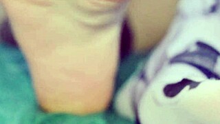 Stepsister toes played