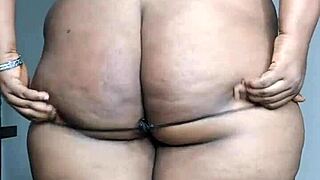 check these thick ebony thighs spreading solo for fun