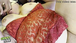 Mulher casada, I’m so nervous... wanna share my wife with friends, ya know?