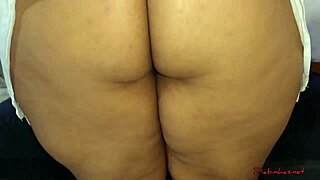 paty bumbum faz uma escitante massagem no alemão tatuador paty bumbum