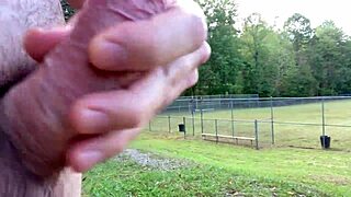 Crazy sloppy outdoor cunilingus session