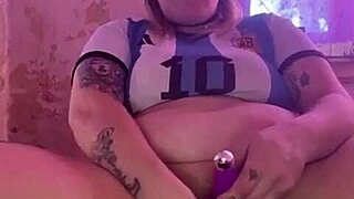 yo, check this argentinian blonde banging herself until she squirts hard!