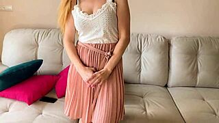 Russian Stepmom Begged for Hard Fucking in Homemade Amateur Clip